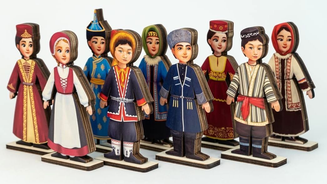 Народы России. Коллекция разборных кукол в национальных костюмах высотой 15 см (48 кукол) \  А311 Алма